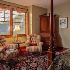 Robert Frost Room sitting area offering exceptional Cape Cod MA Accommodations