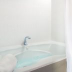 Robert Frost Room bath
