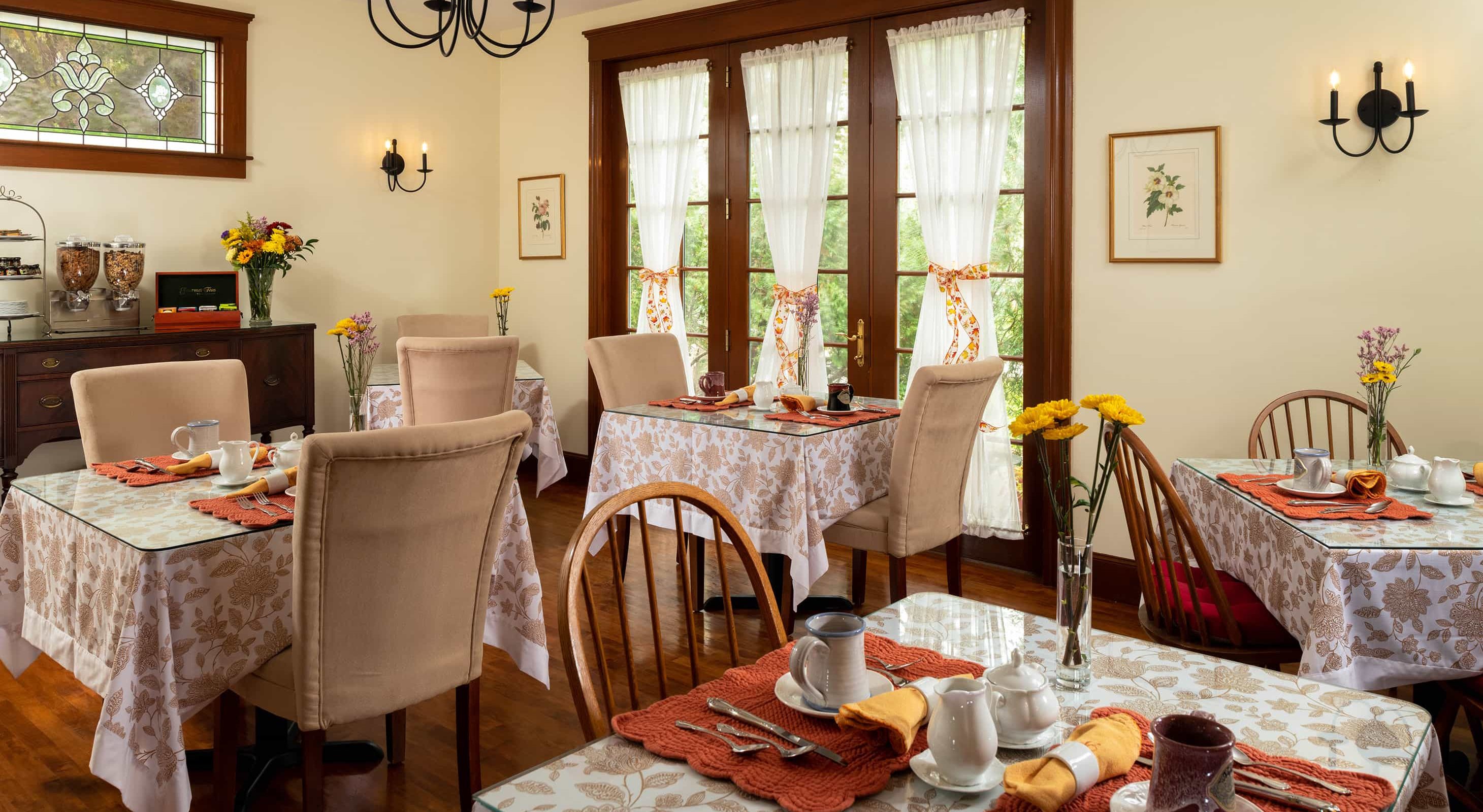 dining room at the Palmer House Inn