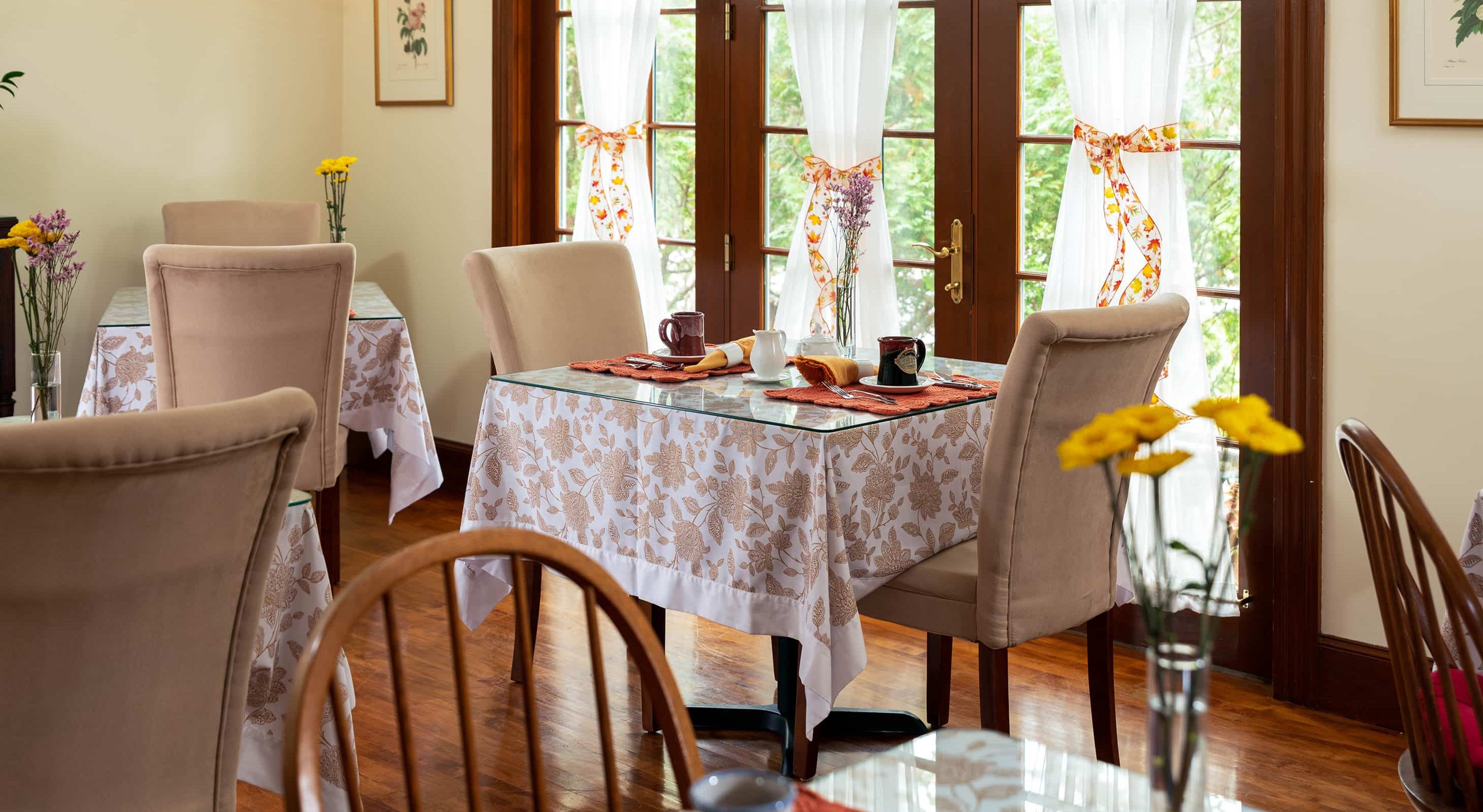 dining room at the Palmer House Inn