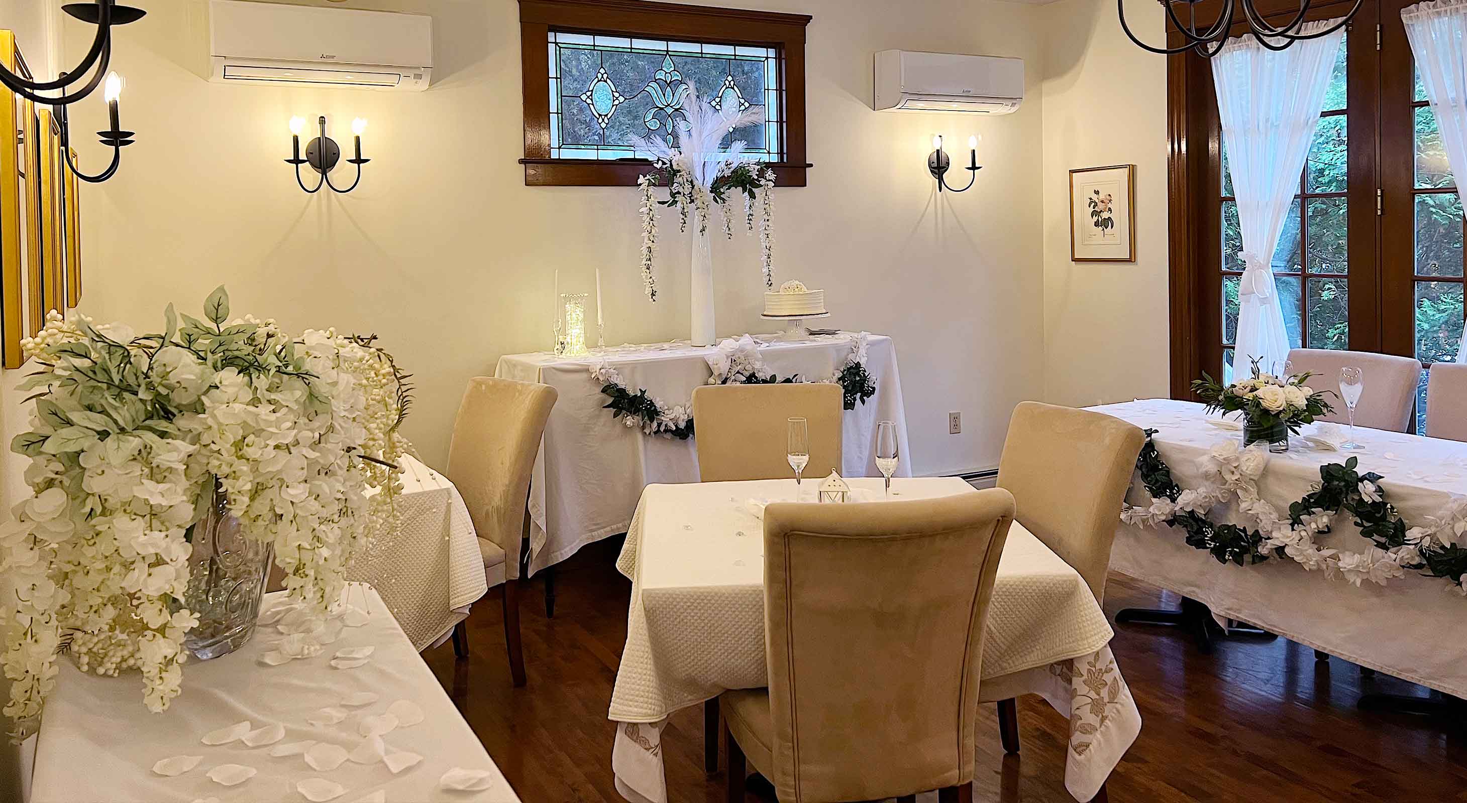 Dining Room decorated for a wedding reception at Falmouth, MA wedding venue