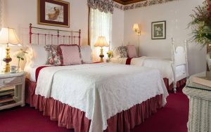 Room C - Samuel Langhorne Clemens Room queen and twin beds